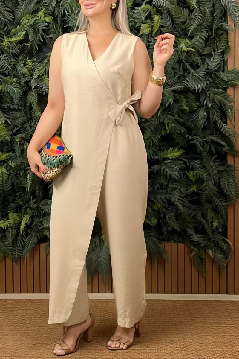 Casual jumpsuit with V-neck and crisscross straps